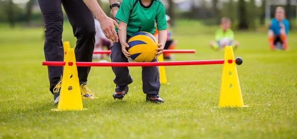 樊振东缺席亚洲杯回归国乒日期成疑 网友：想再送一个世界杯？